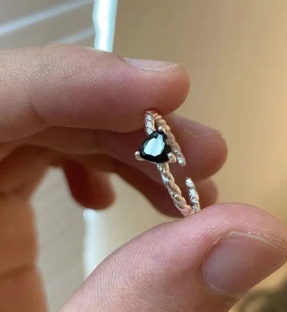 Ezüst fekete zirkónia szerelmi csavar gyűrű