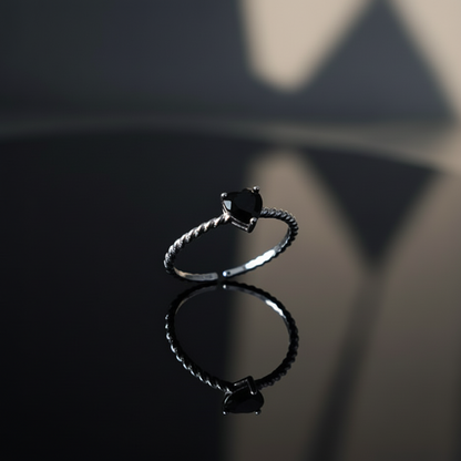 Ezüst fekete zirkónia szerelmi csavar gyűrű